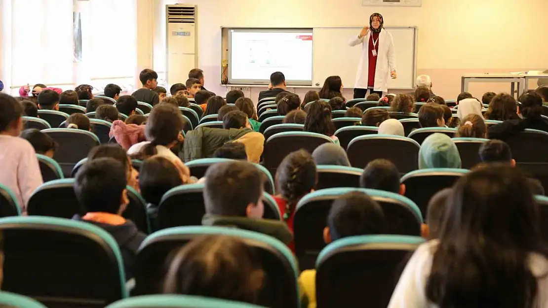 Diyarbakır'da 63 okulda 10 bin öğrenciye ağız ve diş sağlığı taraması yapıldı