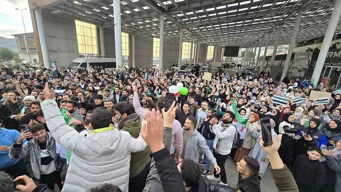 Esed rejimi çöktü, Karabük'teki Suriyeliler kutlama yaptı