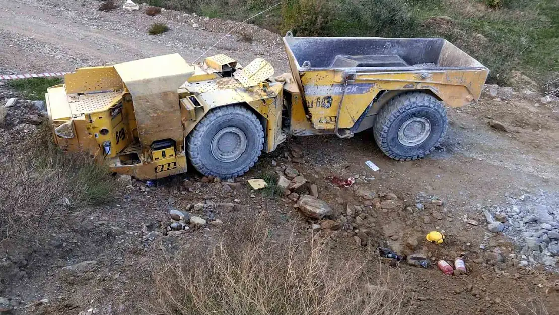 İzmir'de iş makinesi şarampole devrildi: Genç madenci hayatını kaybetti