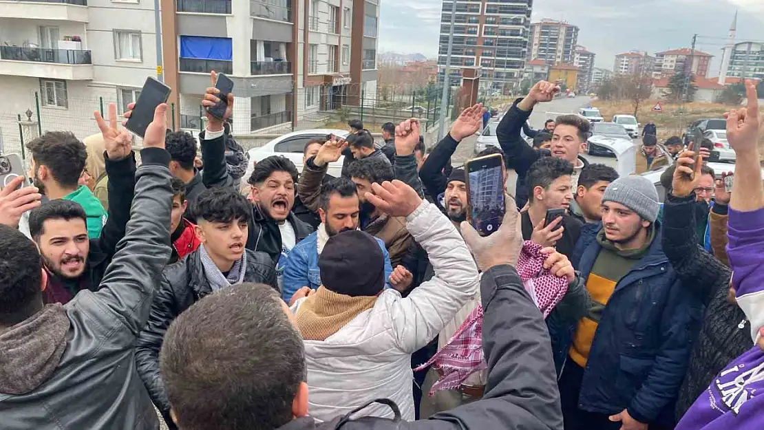 Suriye'de Esed rejiminin son bulması Ankara'da coşkuyla kutlanıyor